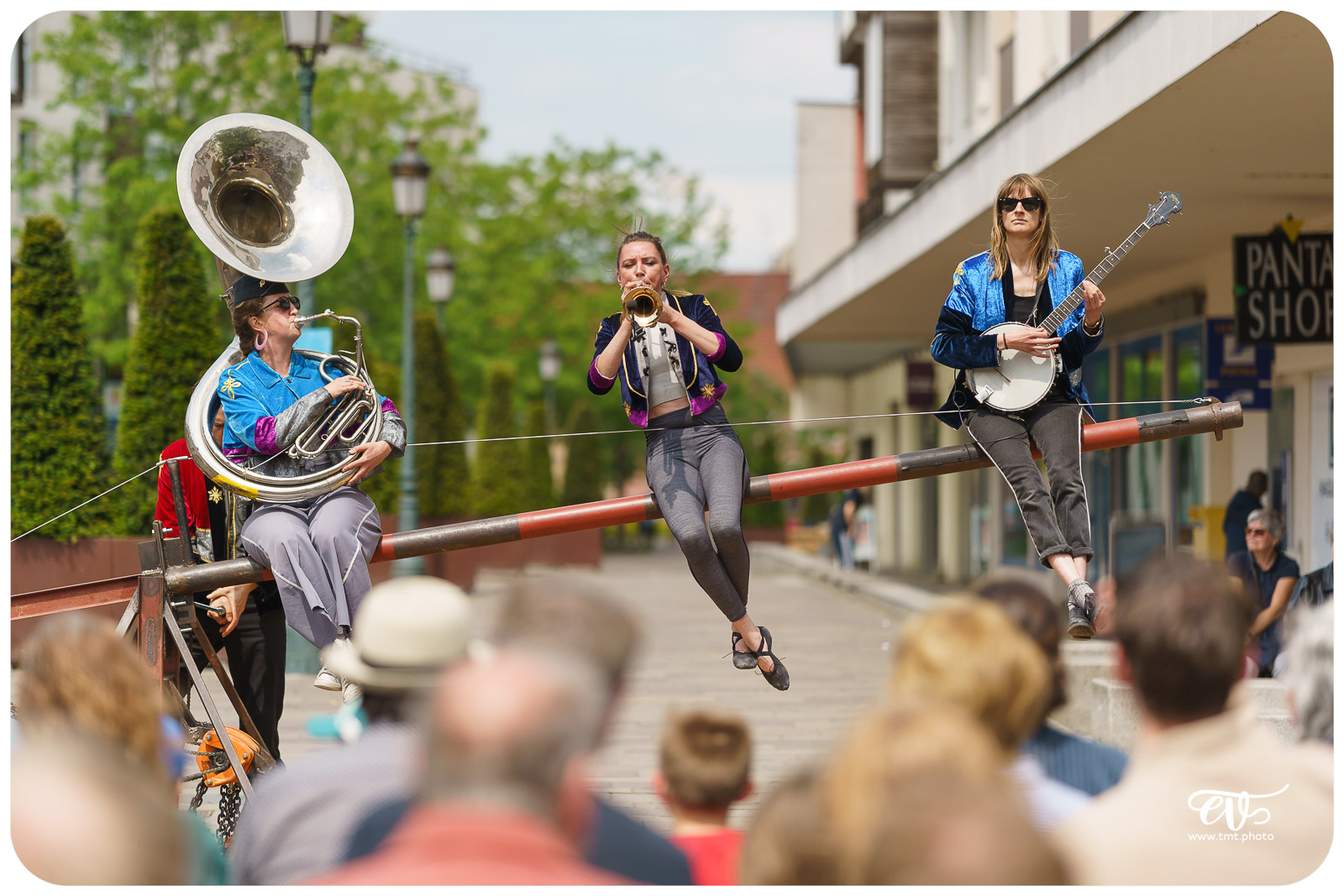 SUR MESURE (CIE BARRIÈRE)